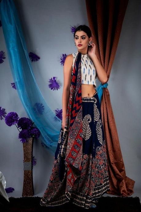 Navy Blue Color Hand Loom Linen Designer Digital Print Saree