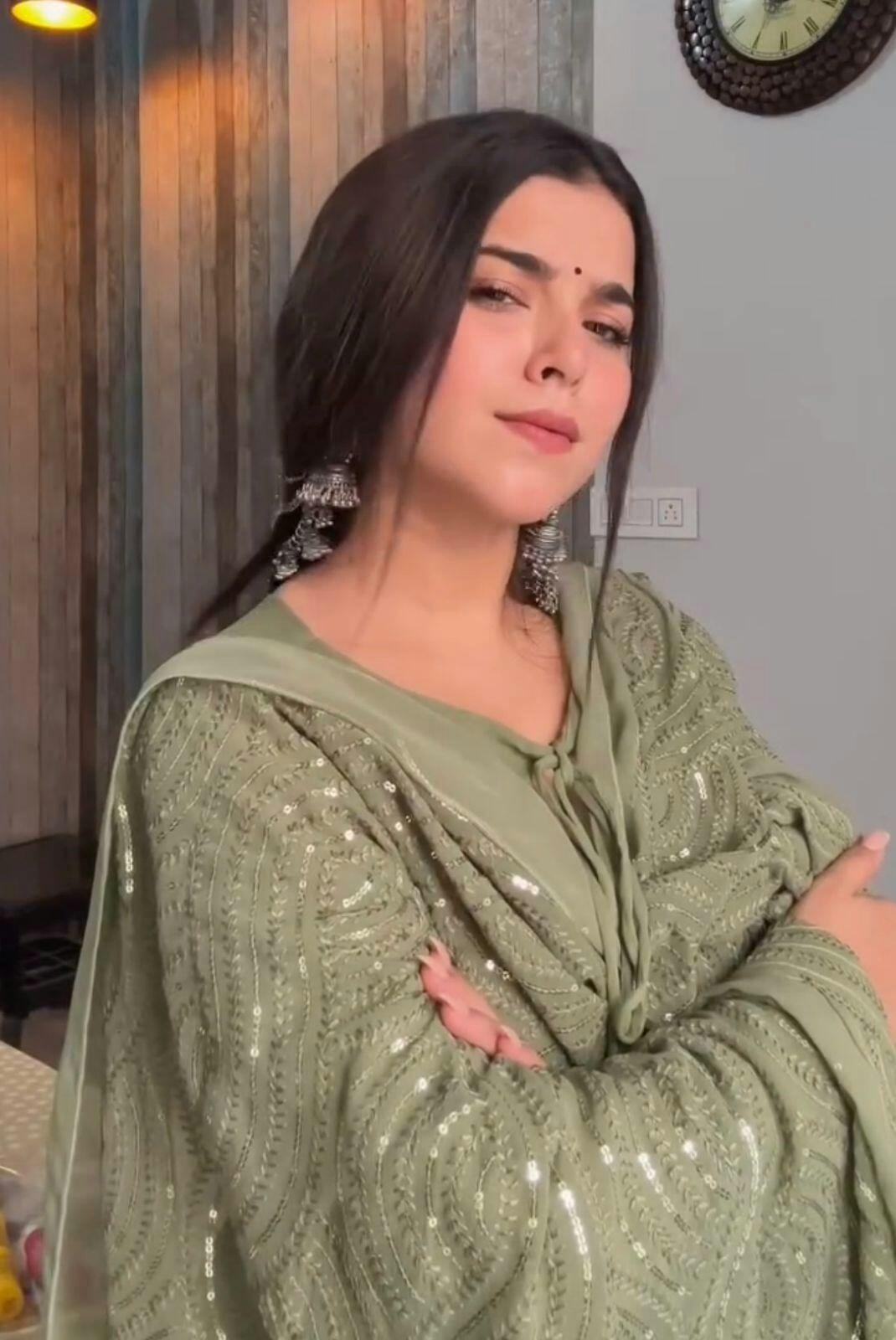 green color Beautiful Party Wear Online Gown 2025