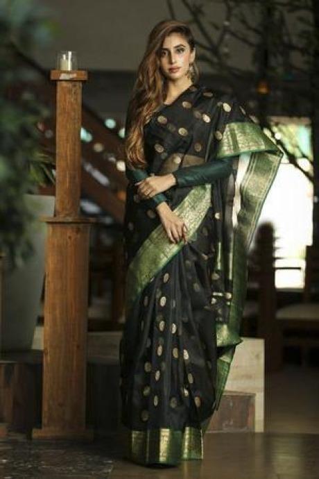 Fantastic Black Handwoven Chanderi Silk Saree With Blouse