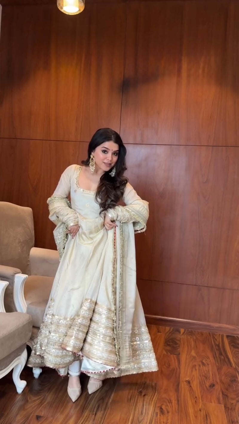 Amazing White Salwar Kameez For Women
