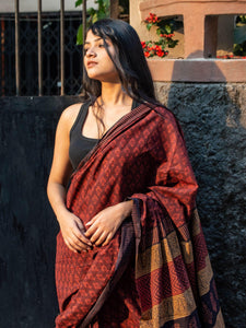 Exclusive Maroon Color Soft Silk Designer Pattu Saree with black Snacks for woven