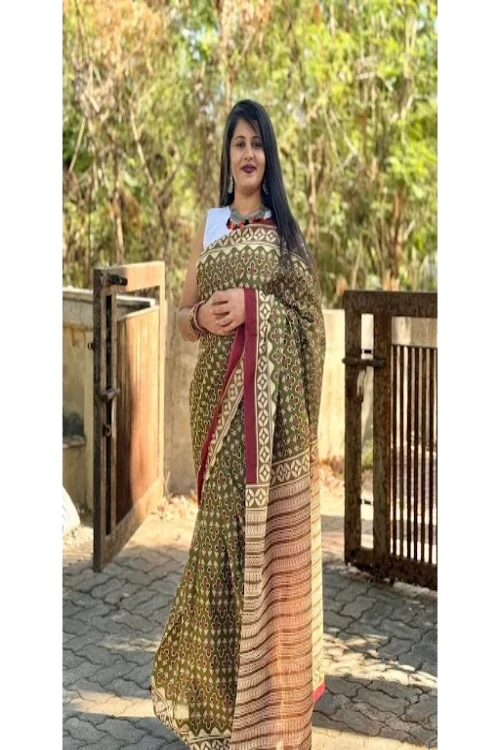 Pure Mulmul Cotton Gadhwal dIgital print saree with golden thraed zari