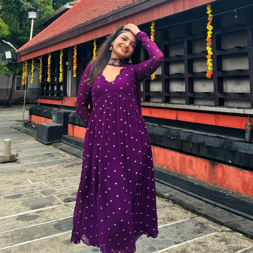 Viscose Georgette With Golden Butti