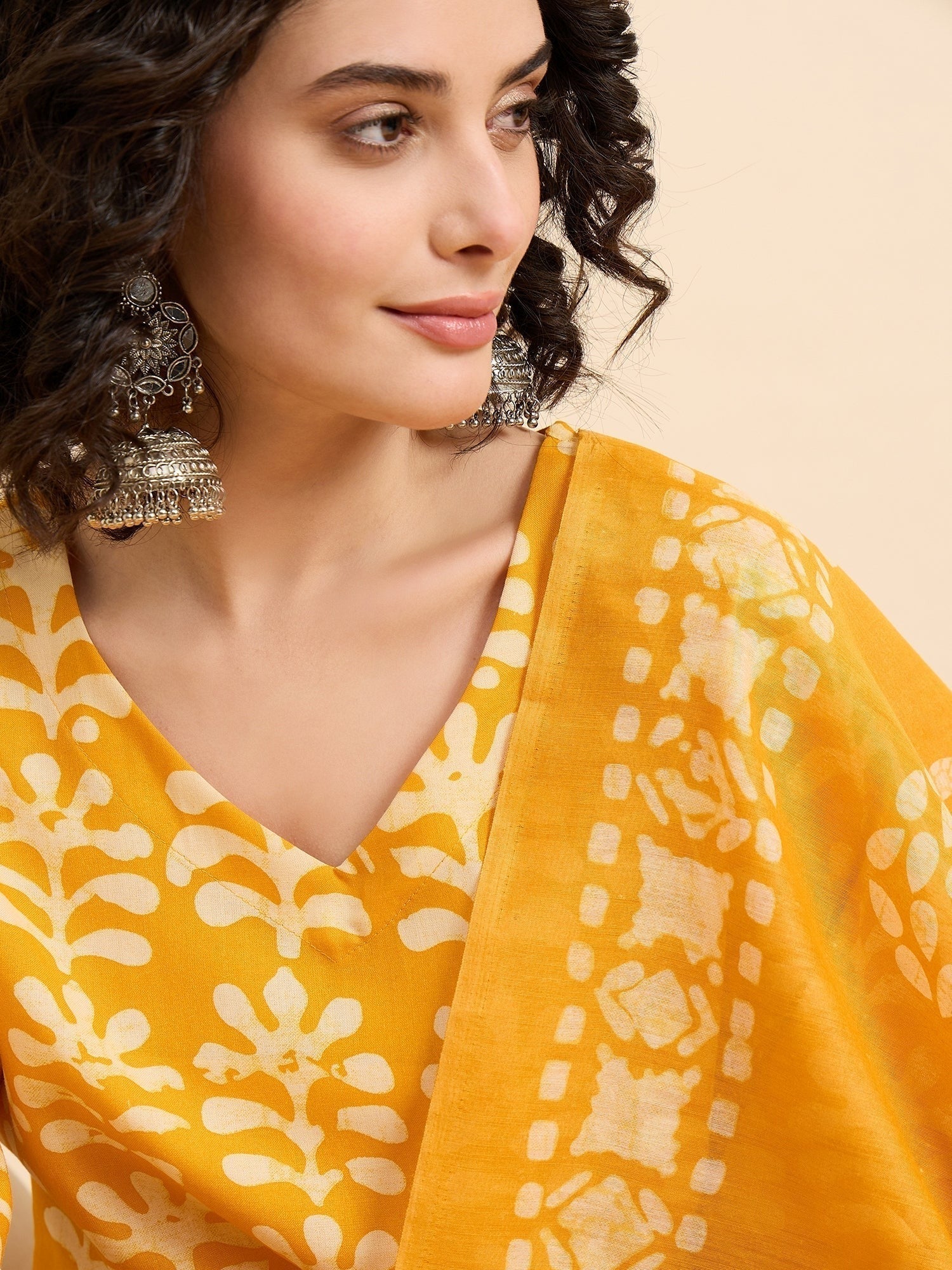 Women‚¬„¢s Viscose Yellow Straight Kurta and Pant Set with Dupatta
