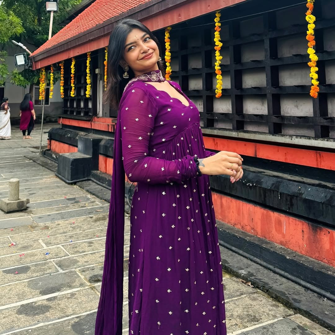 Viscose Georgette With Golden Butti