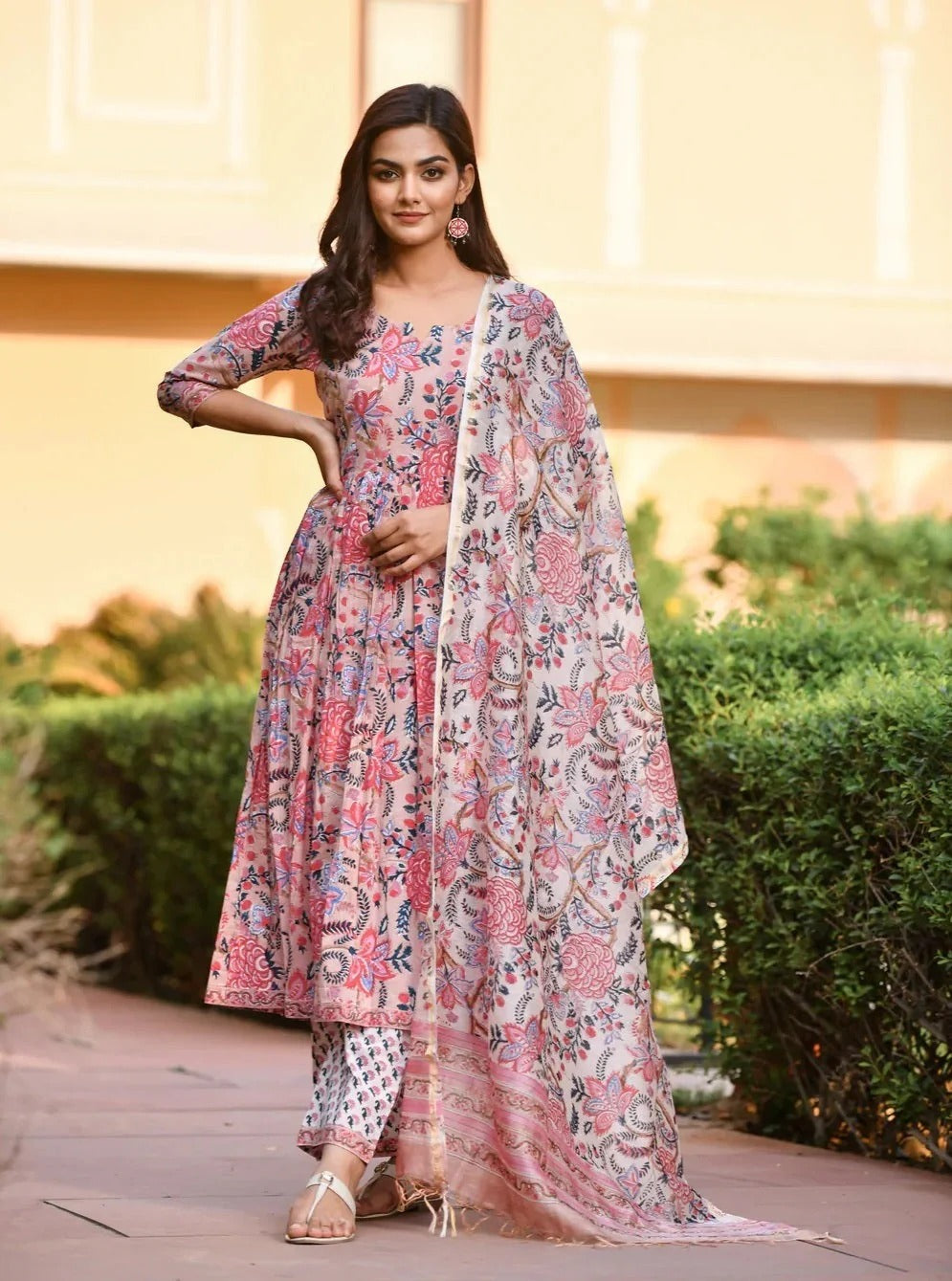 Women‚¬„¢s Pink Printed Viscose Rayon Kurta and Pant Set