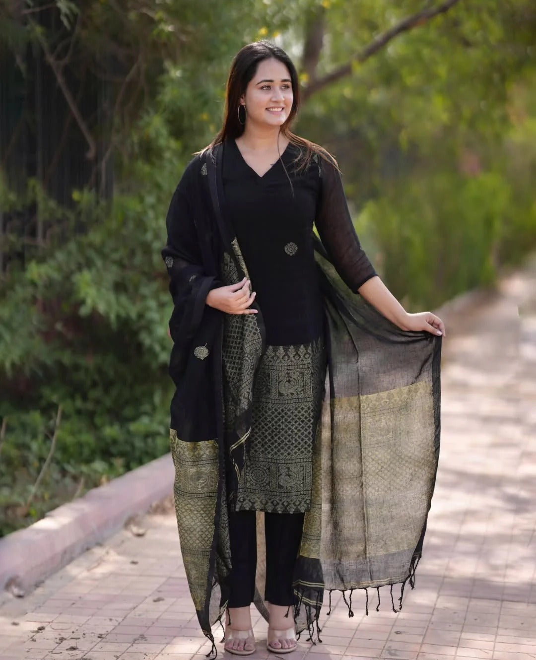 Black Linen Jamdani Banasri Kurta Set
