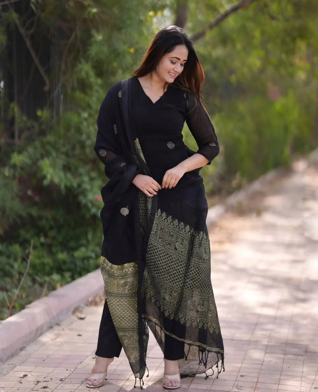 Black Linen Jamdani Banasri Kurta Set