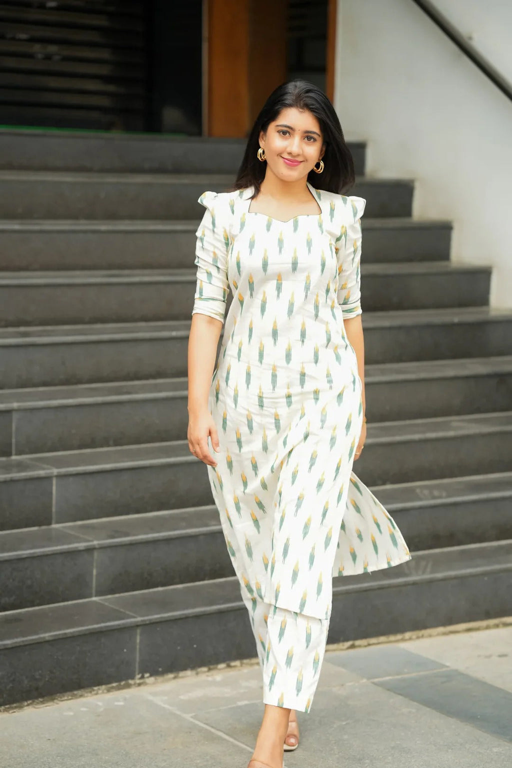 MAhiya Simple And Elegant Cotton Kurti & Pant