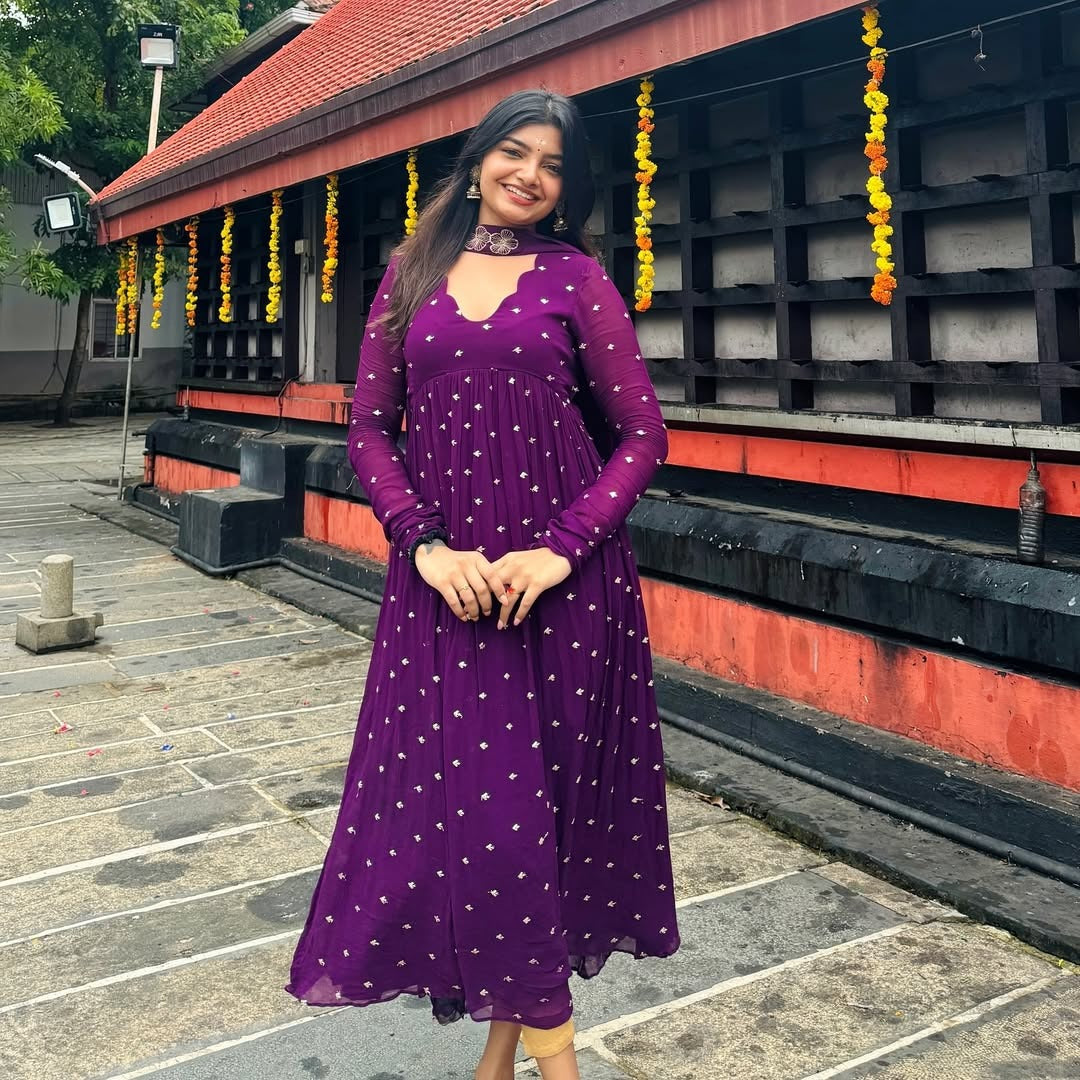 Viscose Georgette With Golden Butti