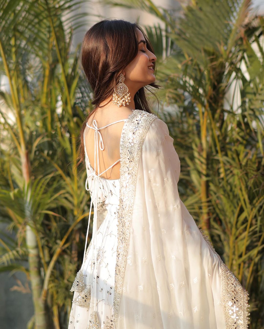 white color dress designs SIMRA DESIGN 5 AB PAKSITANI DRESS WHITE AND BLACK COLOR