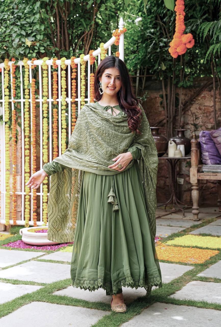 green color Beautiful Party Wear Online Gown 2025